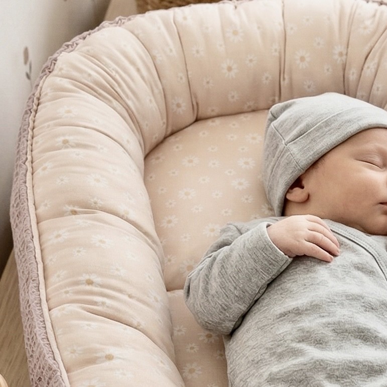 Babynestje samenstellen met zachte wafelstof en bijpassend dekentje – handgemaakt babynestje op maat