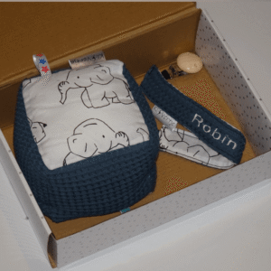 Handgemaakt speenkoord met naam voor baby in verschillende kleuren
