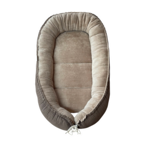 Taupe babynestje van velours en wafelstof
