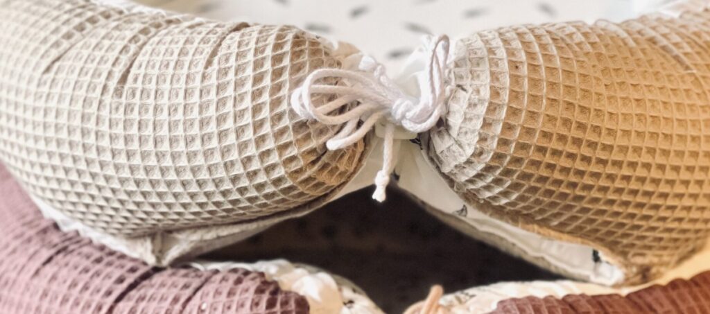 Handgemaakt baby nestje voor baby in zachte stof
